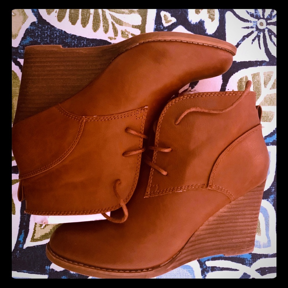 Gorgeous 😍 Wedge Boots!